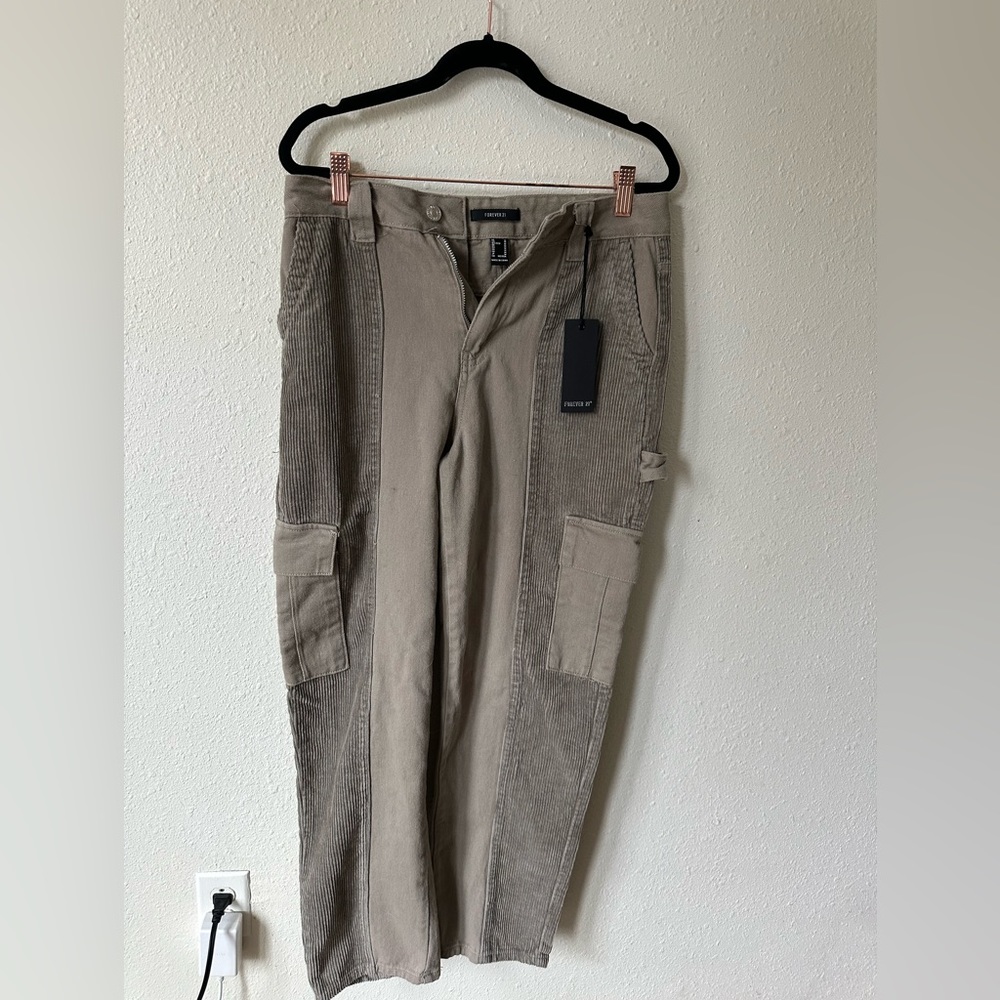 Grayish/ tan courdoroy detail straight pants
